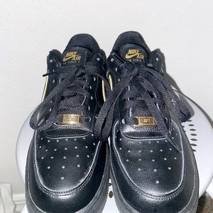 Custom Air Force 1’s gold